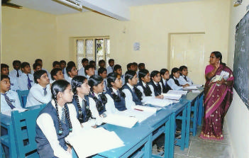 Modern classroom with ergonomic design and natural lighting